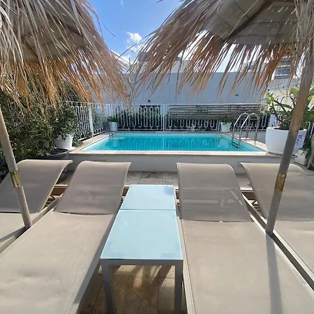 St Julians Luxurious Penthouse With Pool Enjoying Distant Seaviews 아파트 *