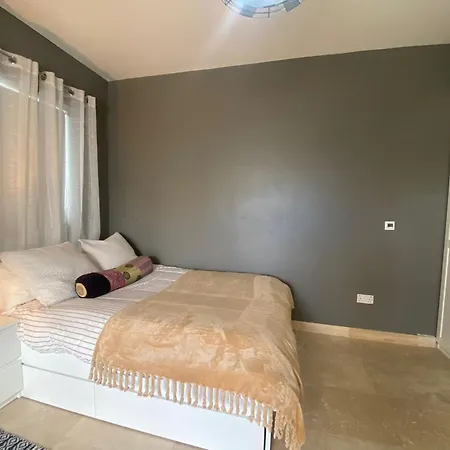 Apartmán St Julians Luxurious Penthouse With Pool Enjoying Distant Seaviews