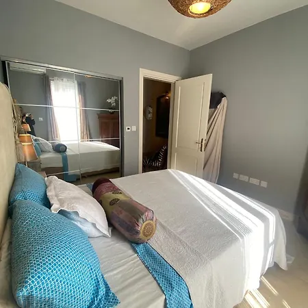 St Julians Luxurious Penthouse With Pool Enjoying Distant Seaviews 아파트