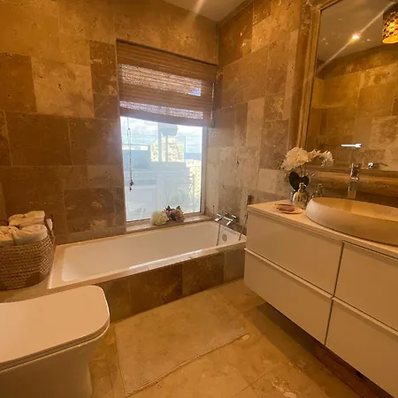 아파트 St Julians Luxurious Penthouse With Pool Enjoying Distant Seaviews *