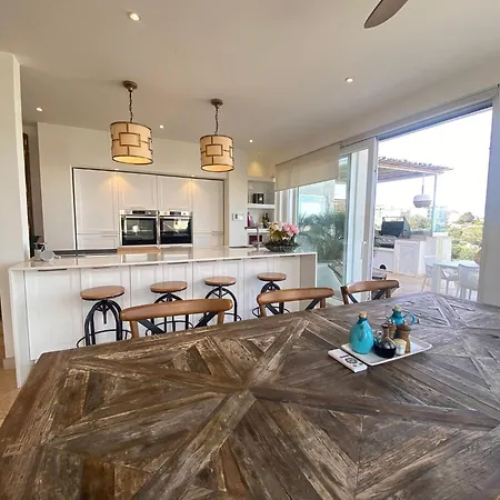 St Julians Luxurious Penthouse With Pool Enjoying Distant Seaviews Apartmán Saint Julian's