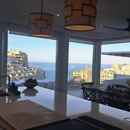 St Julians Luxurious Penthouse With Pool Enjoying Distant Seaviews 아파트 Saint Julian's