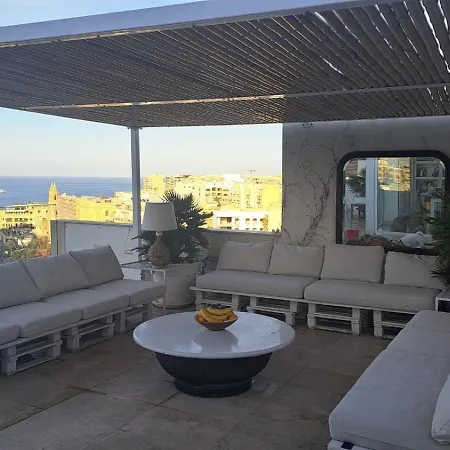 Apartmán St Julians Luxurious Penthouse With Pool Enjoying Distant Seaviews Saint Julian's
