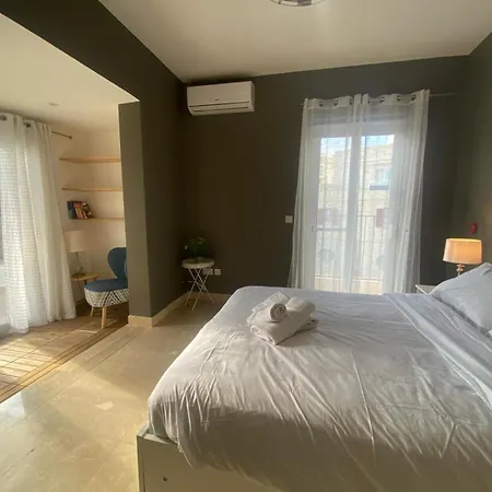 St Julians Luxurious Penthouse With Pool Enjoying Distant Seaviews * Saint Julian's