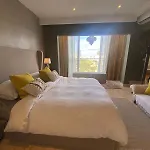 St Julians Luxurious Penthouse With Pool Enjoying Distant Seaviews Appartement San Ġiljan