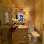 St Julians Luxurious Penthouse With Pool Enjoying Distant Seaviews Appartement