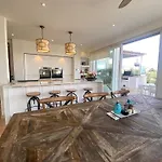 St Julians Luxurious Penthouse With Pool Enjoying Distant Seaviews Appartement San Ġiljan
