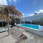 St Julians Luxurious Penthouse With Pool Enjoying Distant Seaviews Appartement *