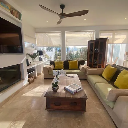 St Julians Luxurious Penthouse With Pool Enjoying Distant Seaviews 公寓