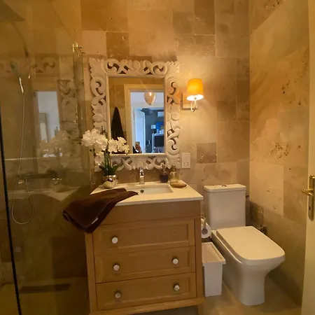 St Julians Luxurious Penthouse With Pool Enjoying Distant Seaviews Apartamento
