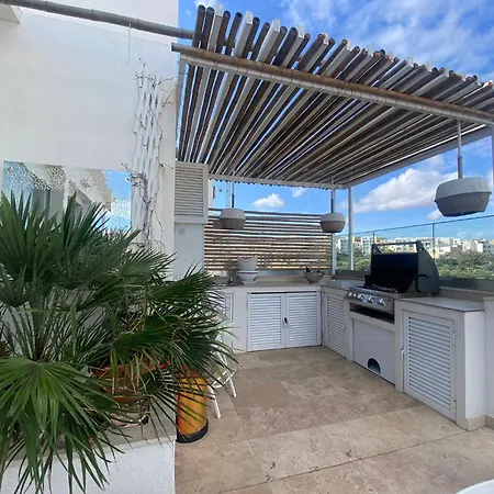 St Julians Luxurious Penthouse With Pool Enjoying Distant Seaviews * San Julián